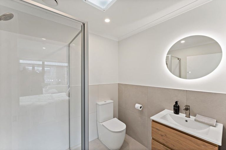 Photo of property in 680 Swanson Road, Swanson, Auckland, 0612