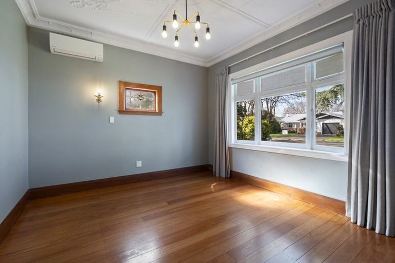 Photo of property in 41 Manapouri Crescent, Hokowhitu, Palmerston North, 4410