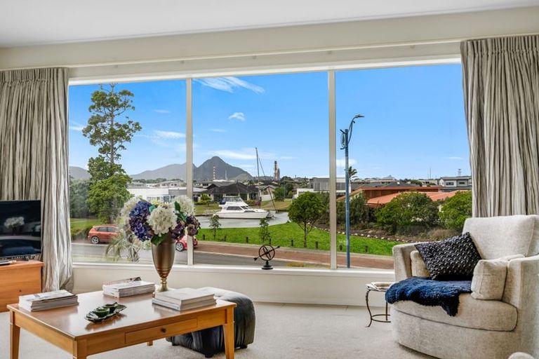 Photo of property in 28 Stace Hopper Drive, One Tree Point, 0118