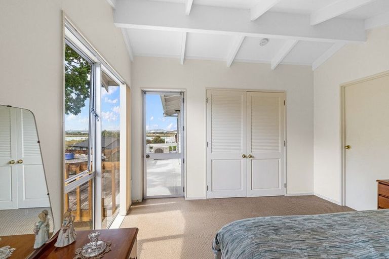 Photo of property in 98 Tiroroa Avenue, Te Atatu South, Auckland, 0610