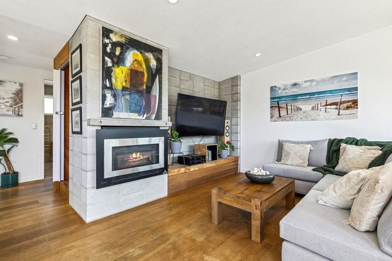 Photo of property in 1/86 Bay Street, Red Beach, 0932