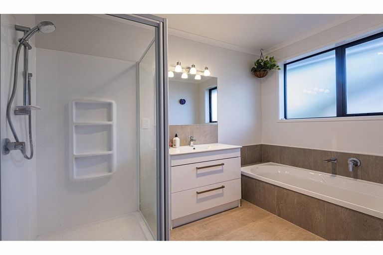 Photo of property in 13 Ohau Crescent, Tikipunga, Whangarei, 0112