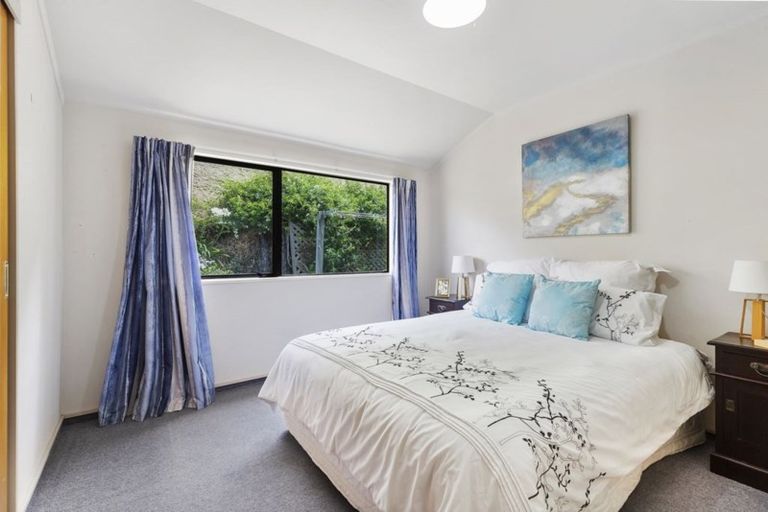 Photo of property in 18 Ordley Grove, Tawa, Wellington, 5028