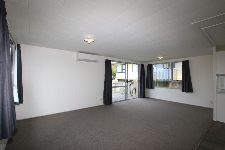 Photo of property in 17 Maywood Crescent, Glen Eden, Auckland, 0602
