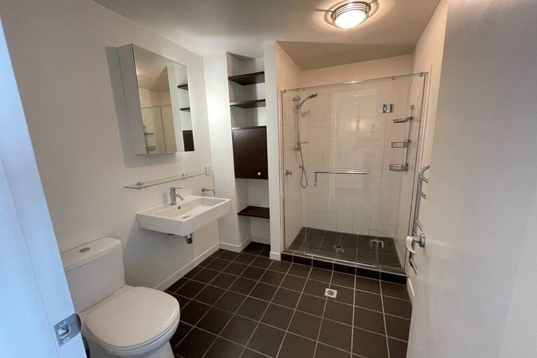 Photo of property in Montreaux Apartments, 5i/164 The Terrace, Wellington Central, Wellington, 6011