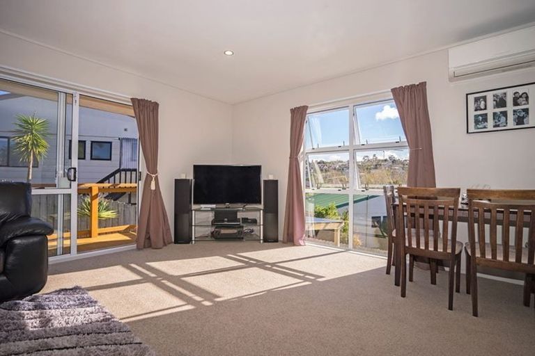 Photo of property in 68 Trias Road, Totara Vale, Auckland, 0629
