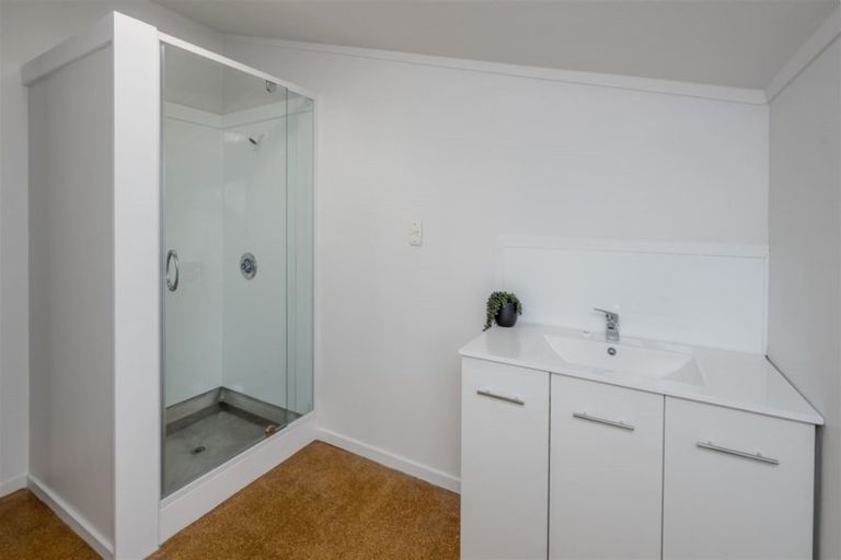 Photo of property in 6 Highbury Drive, Levin, 5510