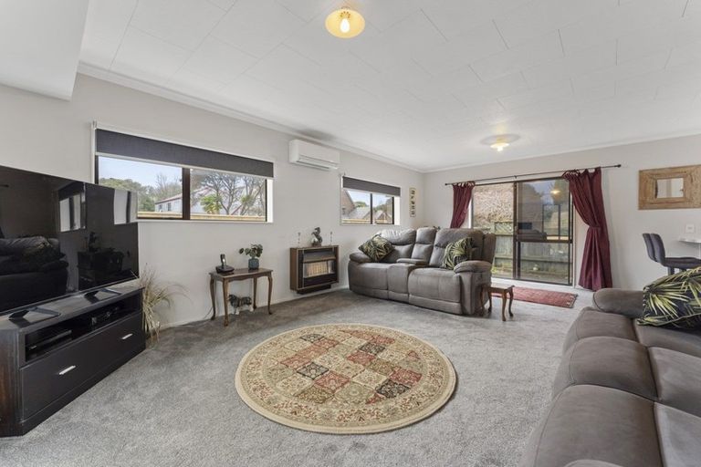 Photo of property in 15 Hanmer Place, Highbury, Palmerston North, 4412