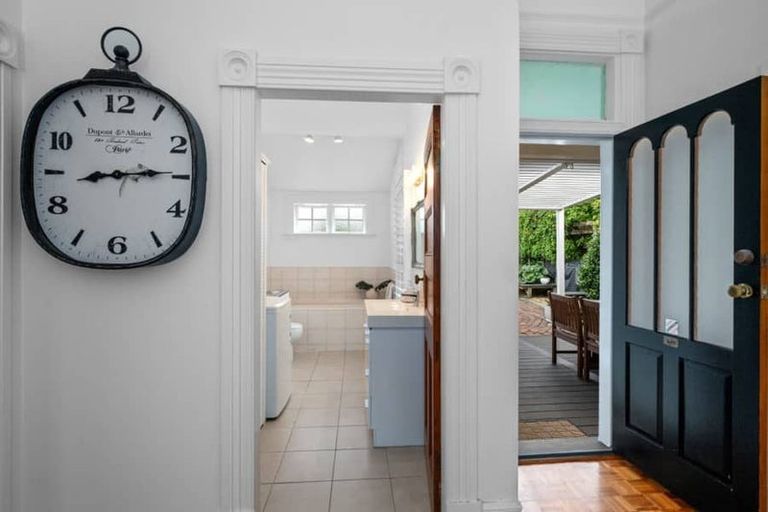 Photo of property in 58 Hinemoa Street, Birkenhead, Auckland, 0626