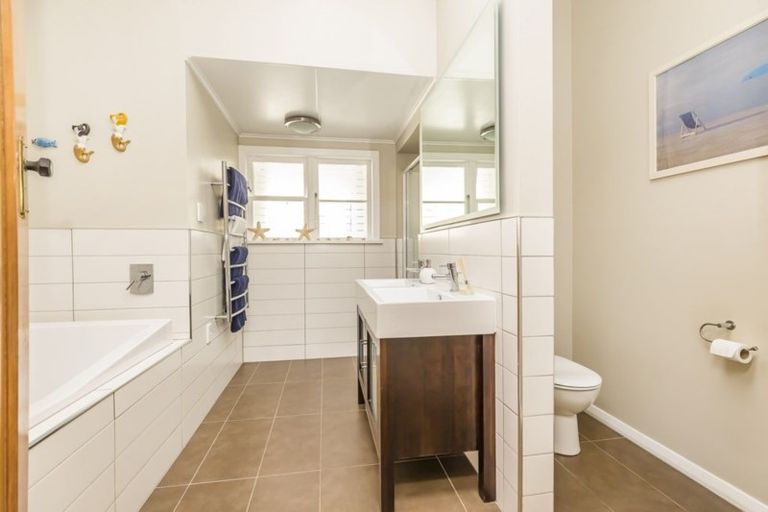 Photo of property in 19 Cavendish Square, Strathmore Park, Wellington, 6022