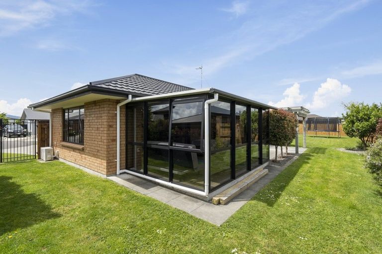 Photo of property in 22 Liberty Grove, Kelvin Grove, Palmerston North, 4414