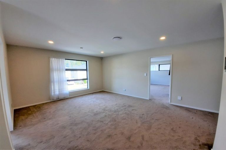 Photo of property in 11 Drumbuoy Drive, Flat Bush, Auckland, 2019
