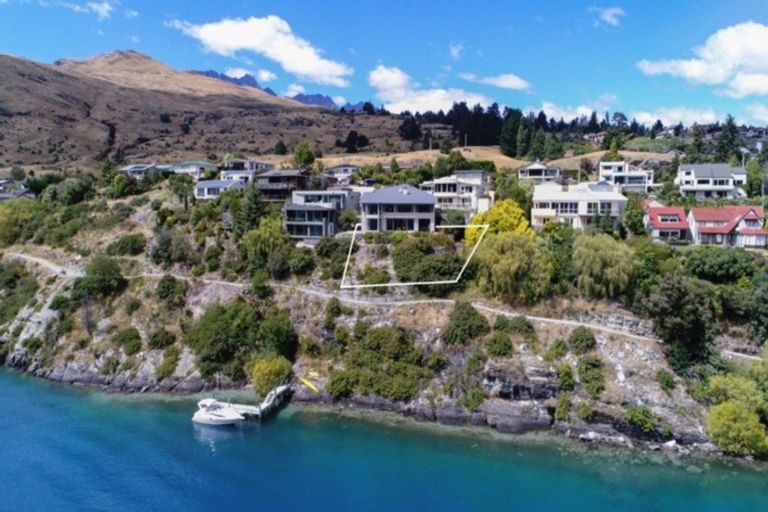 Photo of property in 11 Mincher Road, Kelvin Heights, Queenstown, 9300