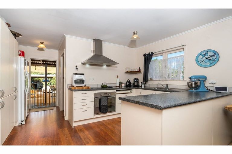 Photo of property in 8 Oraha Road, Huapai, Kumeu, 0810