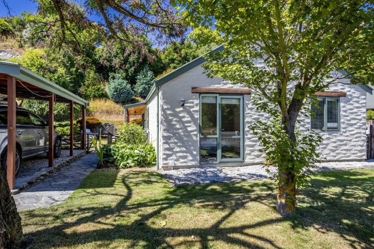 Photo of property in 43 Mcdonnell Road, Arrowtown, 9302