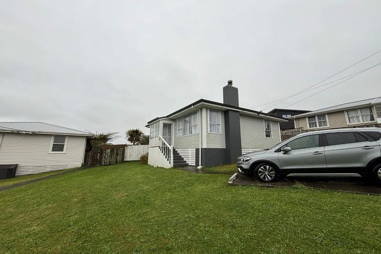 Photo of property in 5 Te Puke Street, Titahi Bay, Porirua, 5022