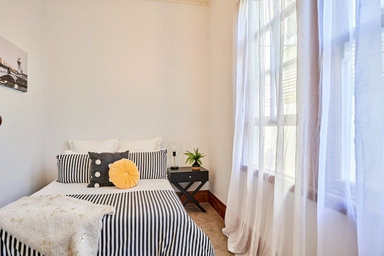 Photo of property in 23 Shannon Street, Mount Victoria, Wellington, 6011