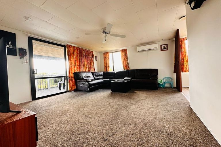 Photo of property in 1 Mcmanaway Grove, Stokes Valley, Lower Hutt, 5019