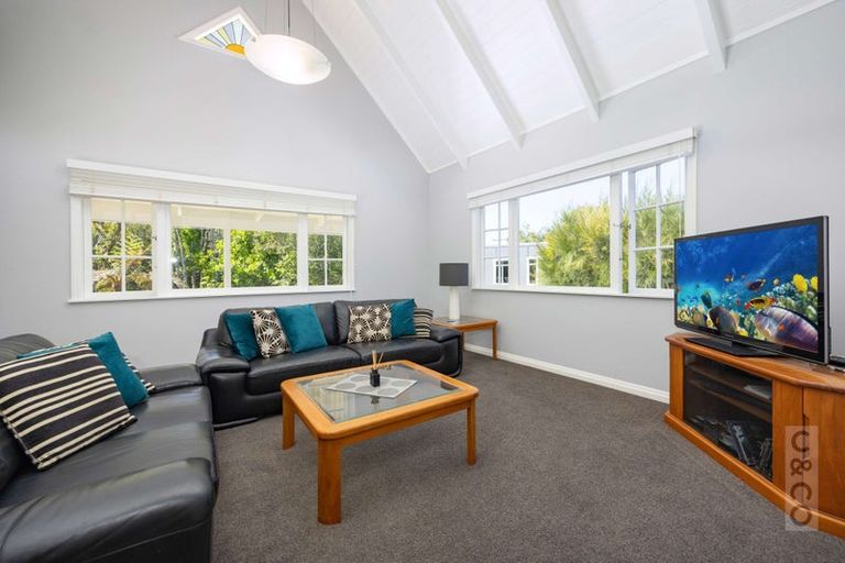 Photo of property in 11 Taupaki Road, Taupaki, 0782