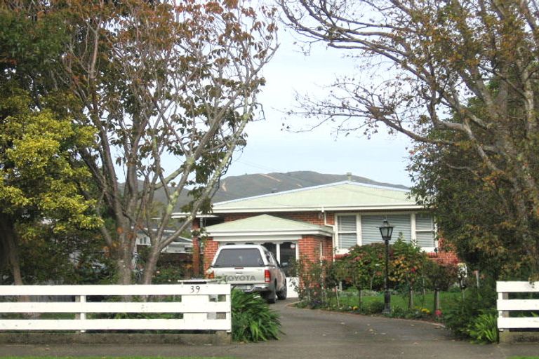 Photo of property in 39 Garden Road, Avalon, Lower Hutt, 5011