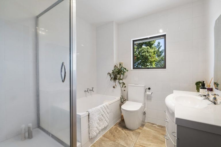 Photo of property in 1/78 Rangatira Road, Beach Haven, Auckland, 0626