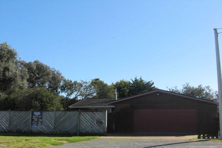 Photo of property in 592 Waitarere Beach Road, Waitarere Beach, Levin, 5510