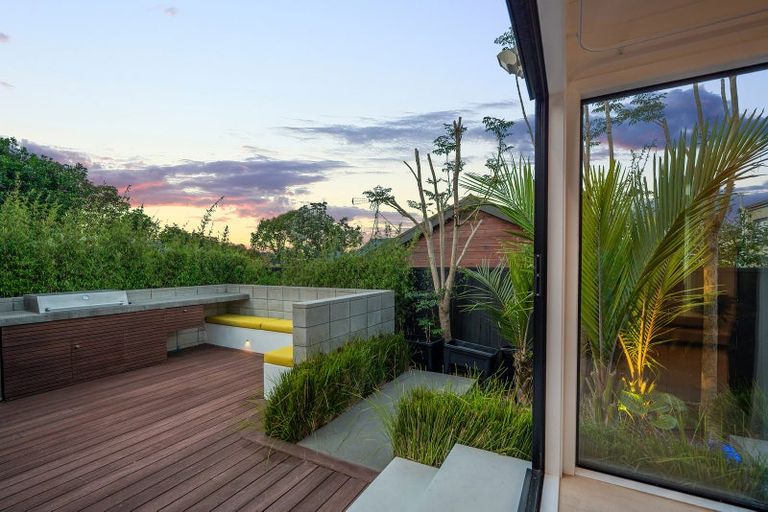 Photo of property in 9 Quebec Road, Milford, Auckland, 0620