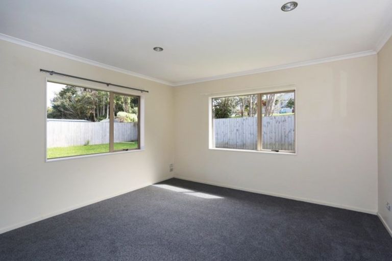 Photo of property in 12 Puketi Lane, Waiuku, 2123
