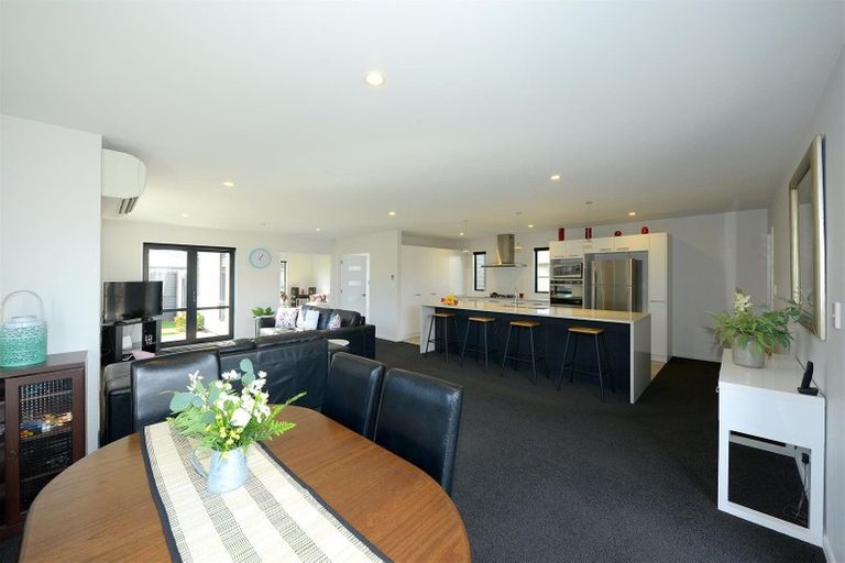 Photo of property in 24 Davaar Crescent, Broomfield, Christchurch, 8042