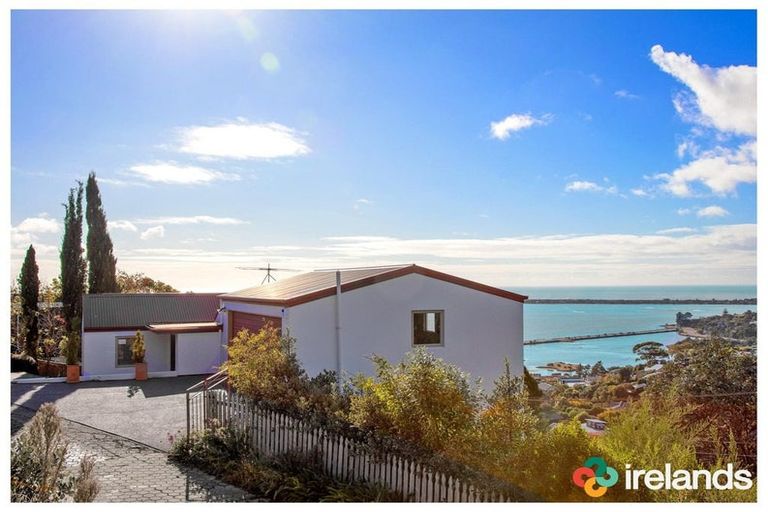 Photo of property in 86 Mount Pleasant Road, Mount Pleasant, Christchurch, 8081