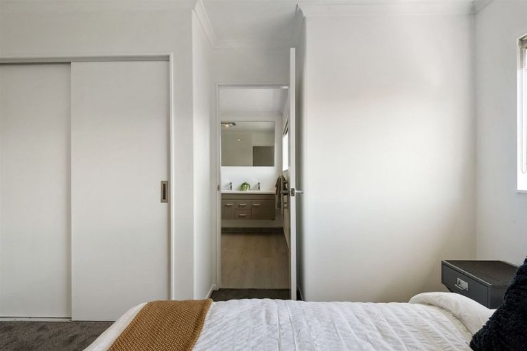 Photo of property in 116a Forrest Hill Road, Forrest Hill, Auckland, 0620