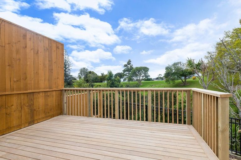 Photo of property in 7 Mokopiko Court, Beach Haven, Auckland, 0626