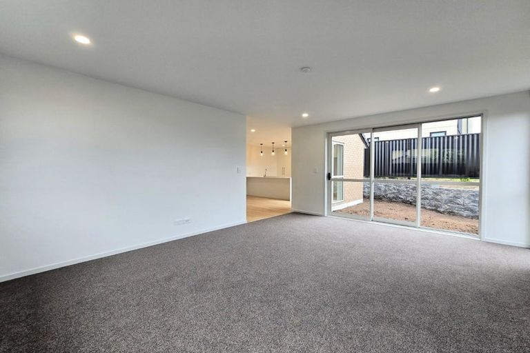 Photo of property in 16 Reiman Street, New Lynn, Auckland, 0600
