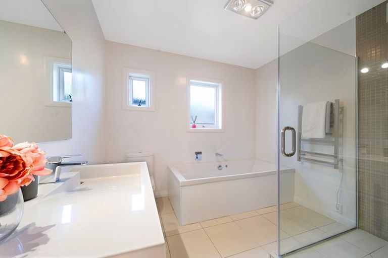 Photo of property in 68 Seabrook Avenue, New Lynn, Auckland, 0600