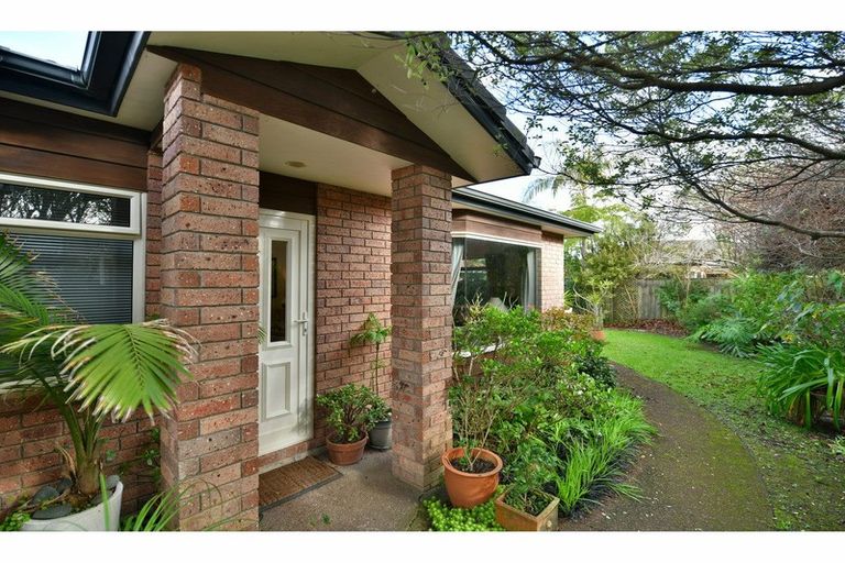 Photo of property in 8 Chalmers Close, Orewa, 0931
