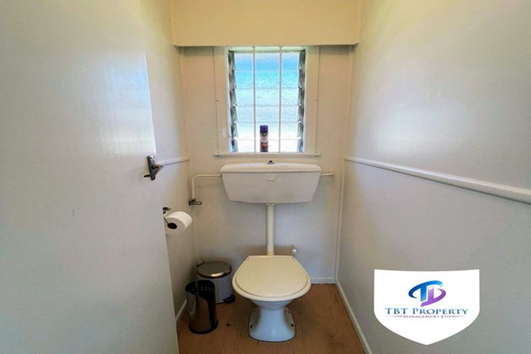 Photo of property in 2/16 Blacklock Avenue, Henderson, Auckland, 0612