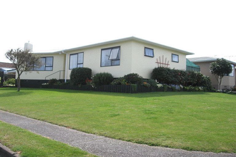Photo of property in 2 Arundel Place, Springvale, Whanganui, 4501