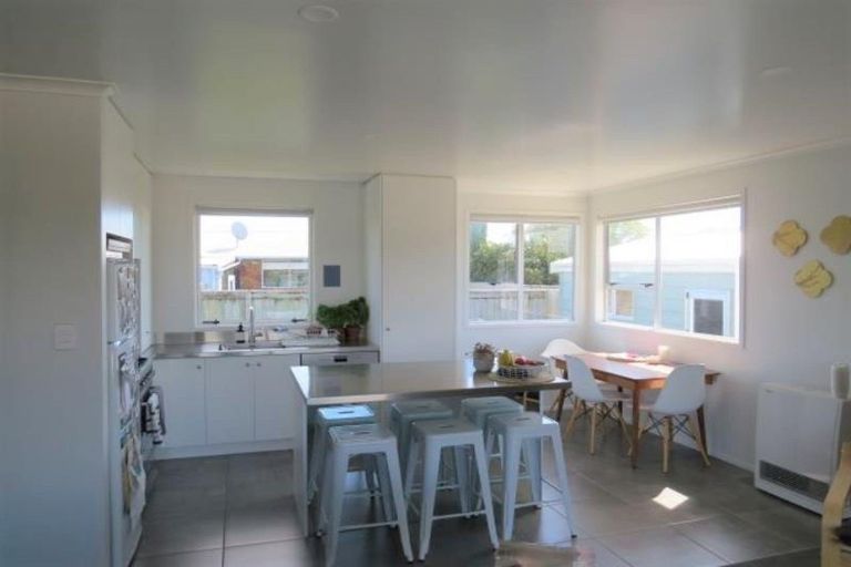 Photo of property in 7c Fairview Place, Westown, New Plymouth, 4310