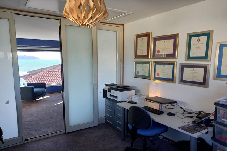 Photo of property in 8a Beach Road, Titahi Bay, Porirua, 5022