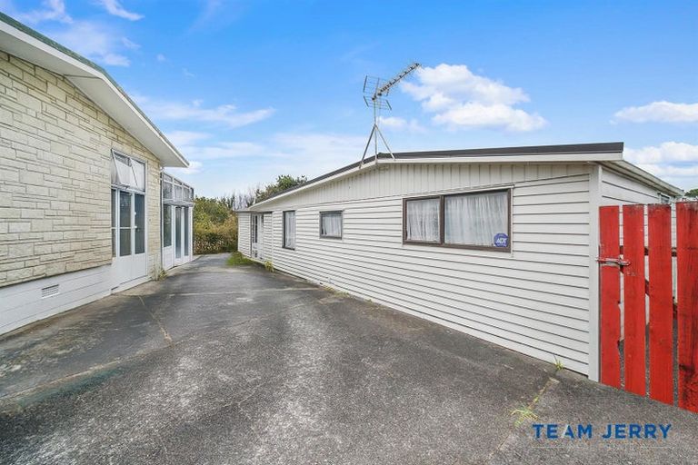 Photo of property in 30 Casuarina Road, Half Moon Bay, Auckland, 2012