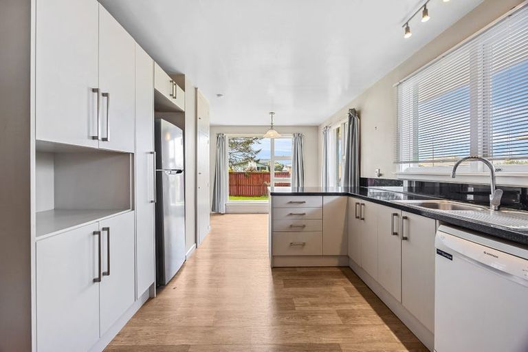 Photo of property in 33 Skerten Avenue, Hornby, Christchurch, 8042