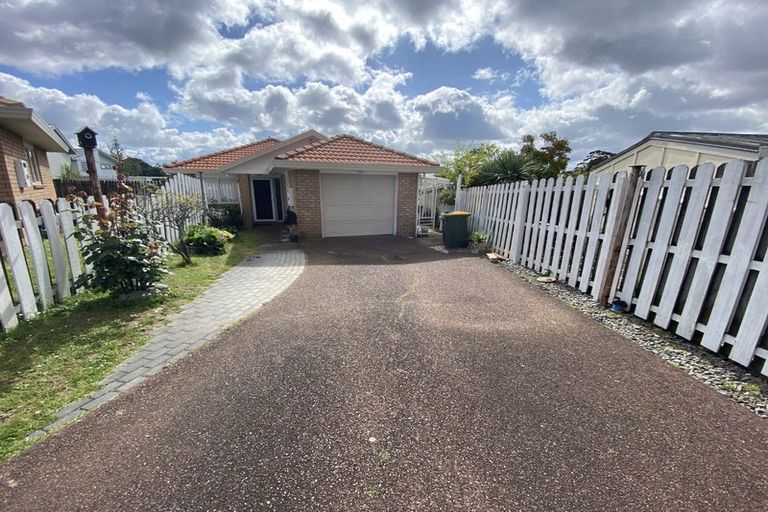 Photo of property in 24a Martin Jugum Lane, Ranui, Auckland, 0612