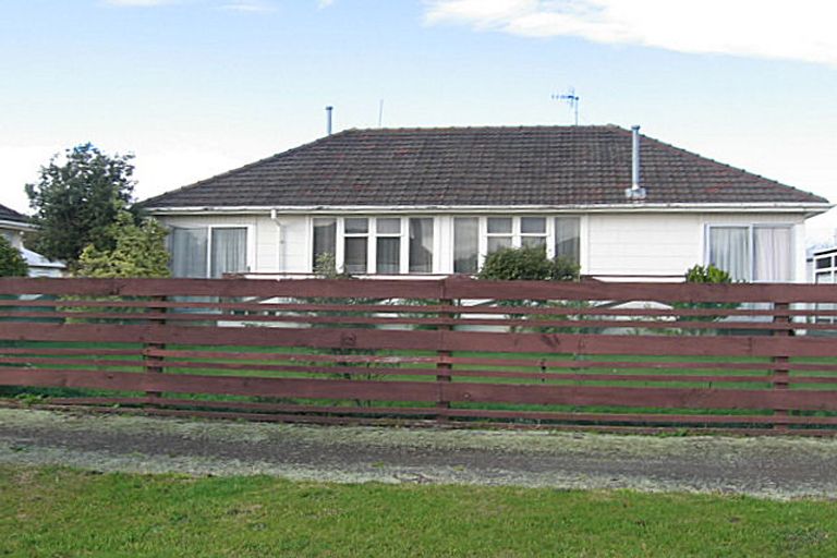 Photo of property in 10 Bristol Crescent, Roslyn, Palmerston North, 4414