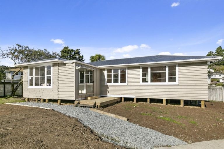 Photo of property in 14 Hanson Grove, Stokes Valley, Lower Hutt, 5019