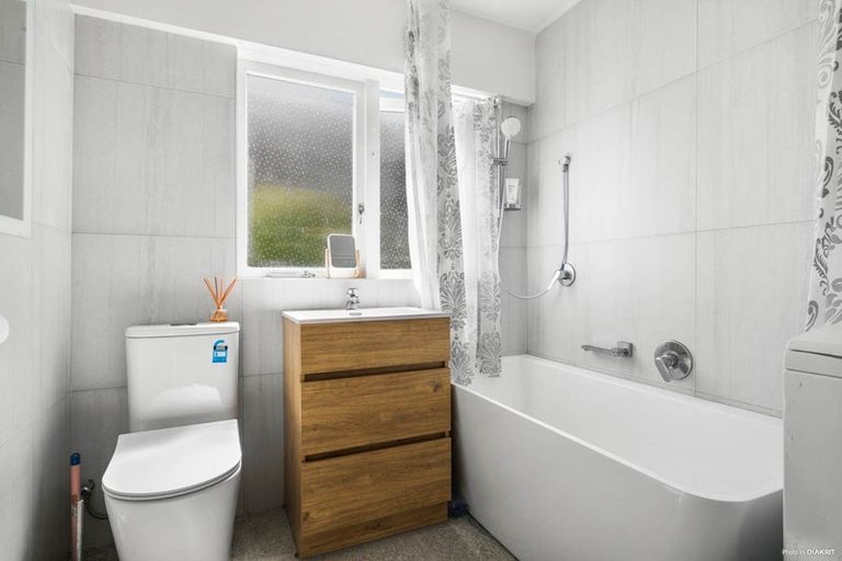 Photo of property in 3/18 Fowler Street, Northcote, Auckland, 0627