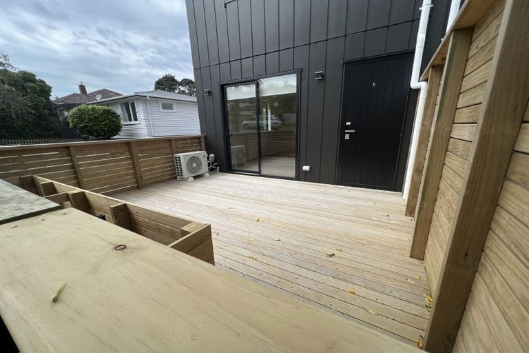 Photo of property in 1/20 Peach Road, Glenfield, Auckland, 0629