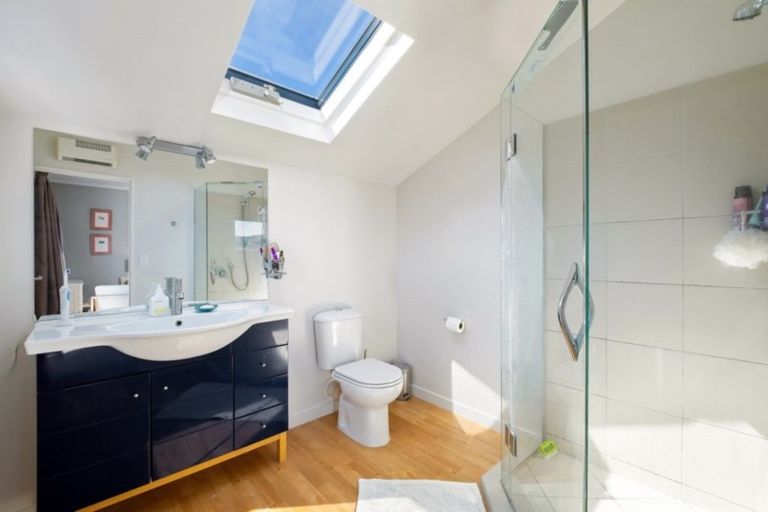 Photo of property in 1 Koru Way, Wanaka, 9305