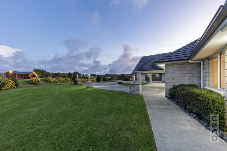 Photo of property in 1242 State Highway 16, Waimauku, 0883