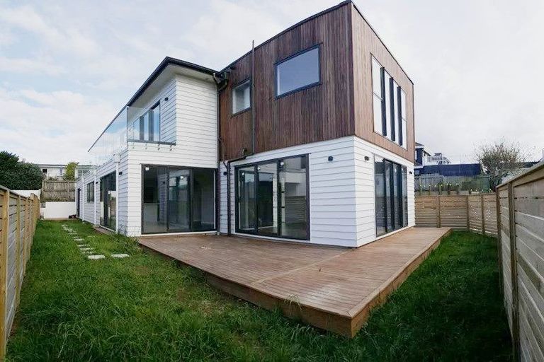 Photo of property in 16 Takutai Avenue, Bucklands Beach, Auckland, 2012