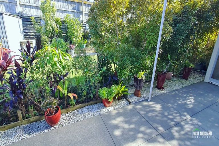 Photo of property in 14 Arthur Rolfe Lane, Swanson, Auckland, 0614